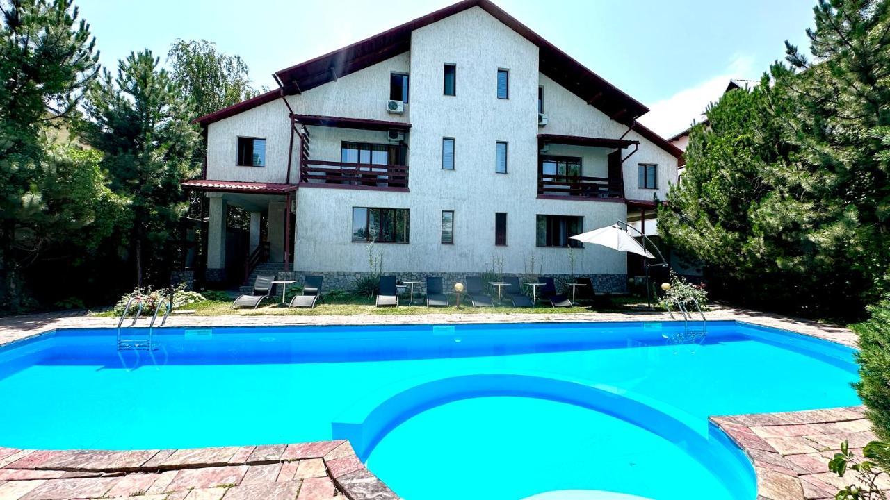 Tian-Shan Hotel Bishkek Exterior foto